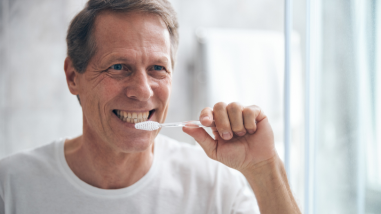 Com Gustavo Luíz Guilherme Pinto, descubra como cuidar da saúde bucal é também cuidar de todo o corpo.