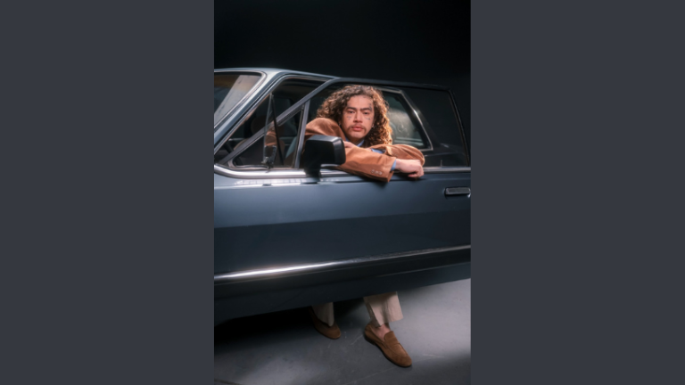 O novo álbum “Se Eu Sofresse em 1985” marca a estreia musical de Whindersson Nunes com apoio da Non Stop. (Crédito: Allison Valentim)