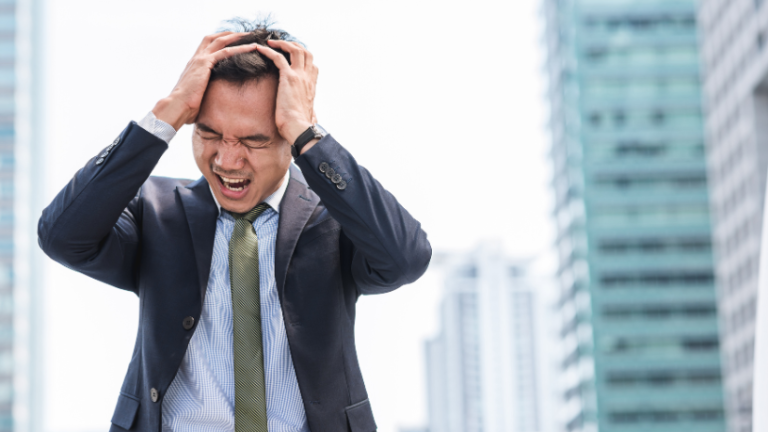 A ameaça do estresse cotidiano ganha destaque com Alexandre Costa Pedrosa, que explica os principais sinais de alerta para a saúde física e mental.