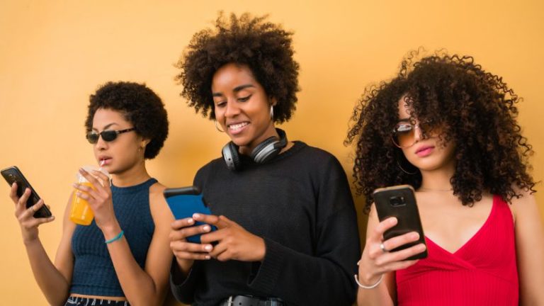 Como a mudança digital está redefinindo o consumo de notícias no Brasil