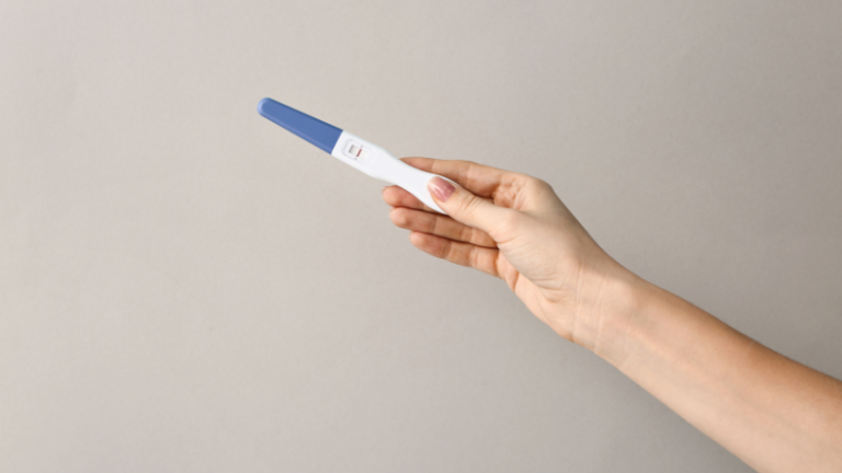 Influencer trans e teste de gravidez: o que o caso revela sobre desinformação, identidade de gênero e redes sociais