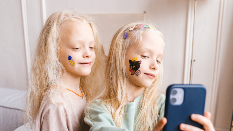 Lei para crianças influencers no Amazonas inaugura novo debate sobre proteção digital infantil